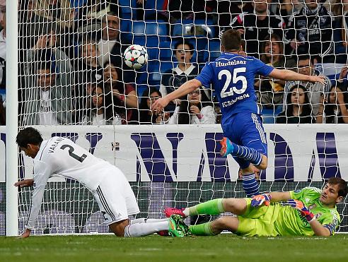 Klaas-Jan Huntelaar and Schalke gave Real Madrid a big scare in the Champions League